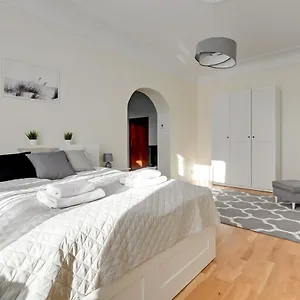 Apartament Lion - Palermo Spacious Family 3 Min Walk From The, Sopot